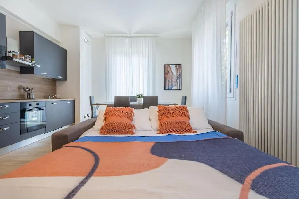 Mutina Luxlife Home Close To Center - Free Parking Modena Apartment